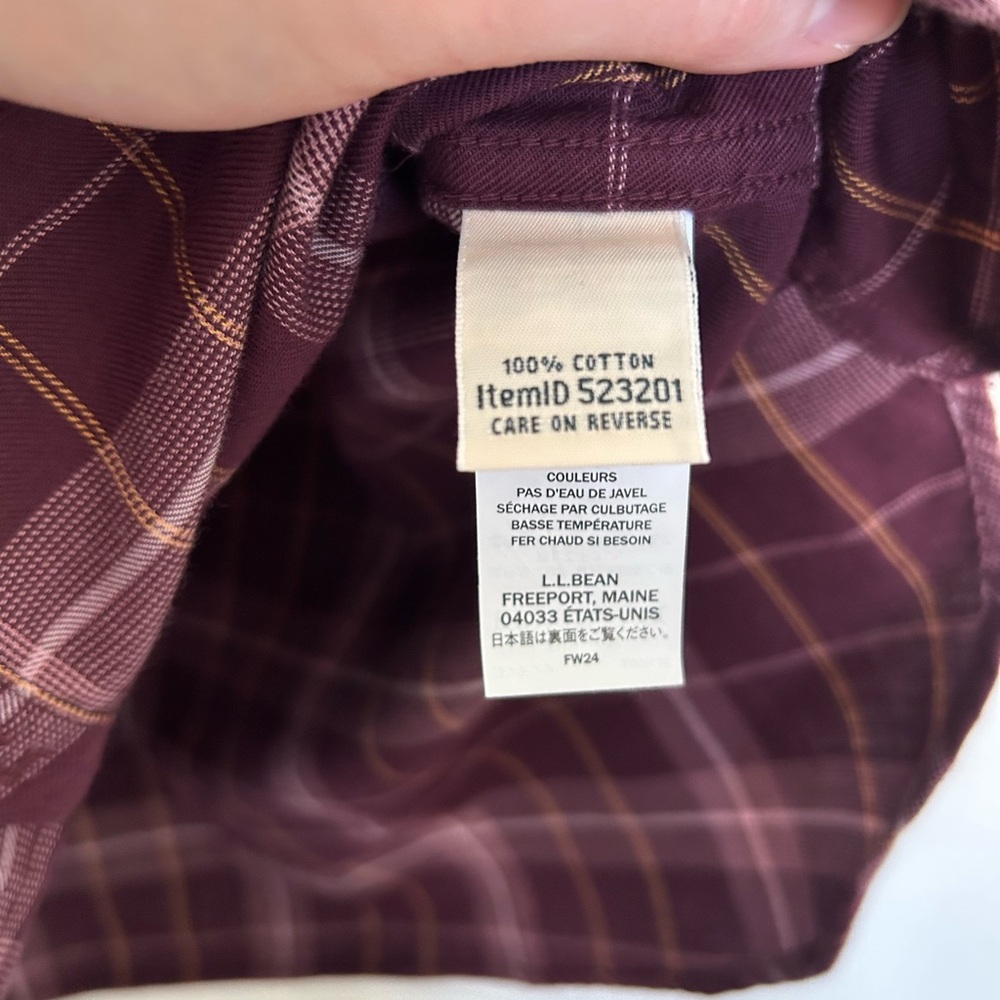 NWT L.L. Bean Whisperweight Flannel Button Shirt Size Medium Dark Plum - Picture 3 of 6